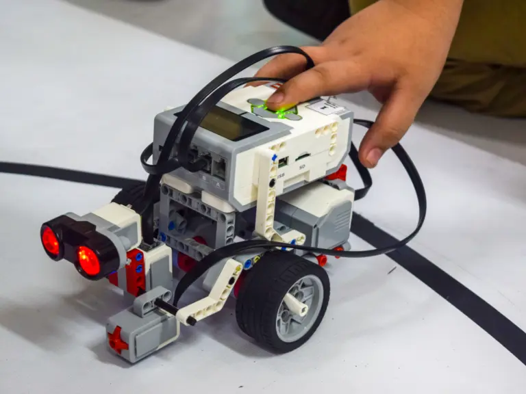 K-12 Robotics Outreach: Sumobot challenge 3