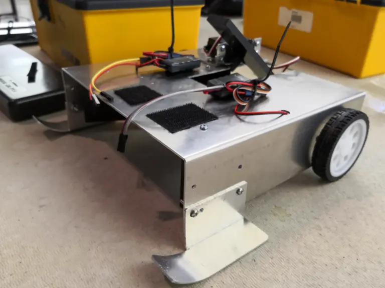 Soccer Robot: Building the robot 6